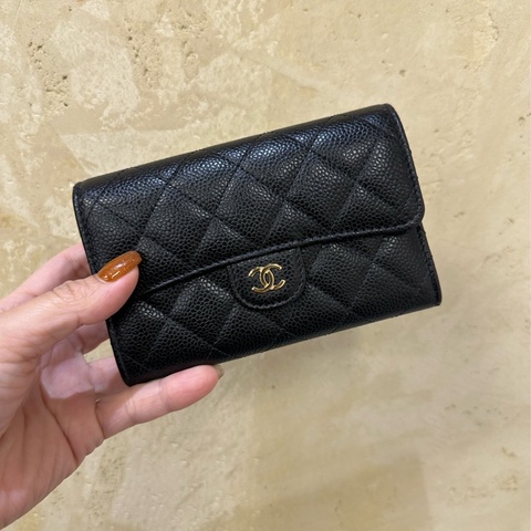 Chanel 黑荔枝牛皮菱格金釦5卡三折中夾 AP0232