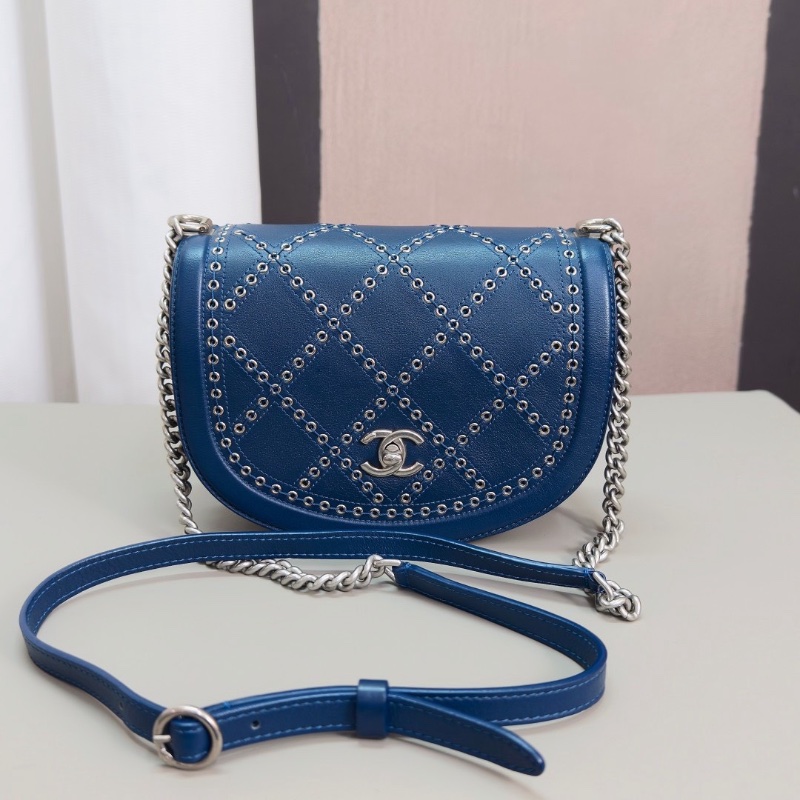 CHANEL 藍色銀扣鉚釘馬鞍包20*14*5 98新配件塵袋-1