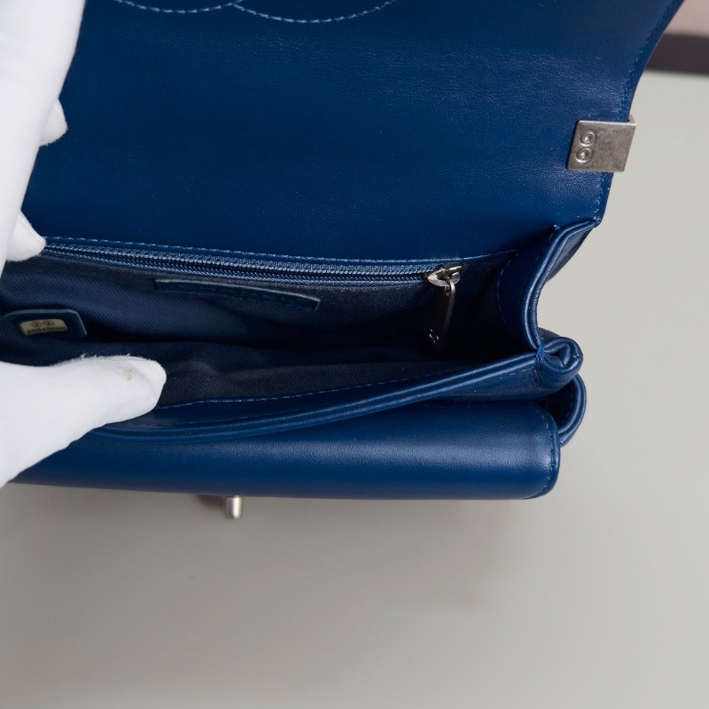 CHANEL 藍色銀扣鉚釘馬鞍包20*14*5 98新配件塵袋-2