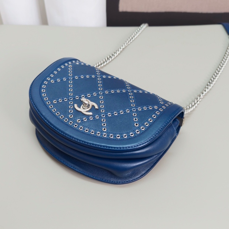 CHANEL 藍色銀扣鉚釘馬鞍包20*14*5 98新配件塵袋-3