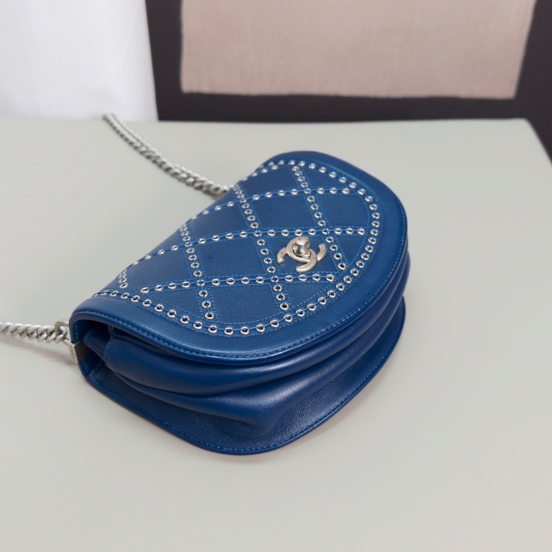 CHANEL 藍色銀扣鉚釘馬鞍包20*14*5 98新配件塵袋-5