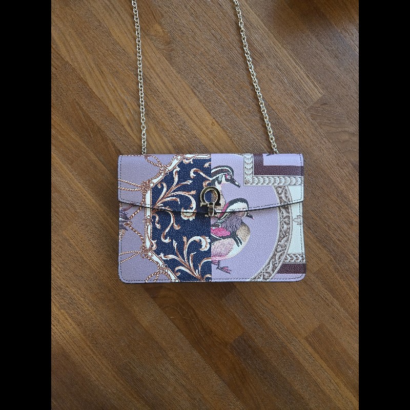 (近新閒置品)Ferragamo鍊帶肩背包-0