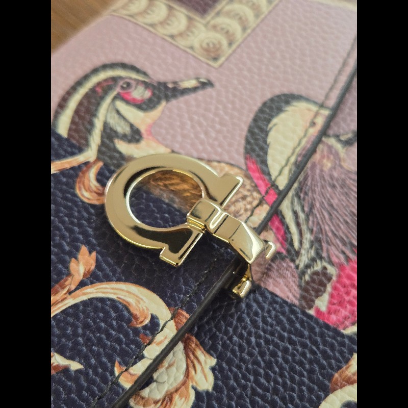 (近新閒置品)Ferragamo鍊帶肩背包-2