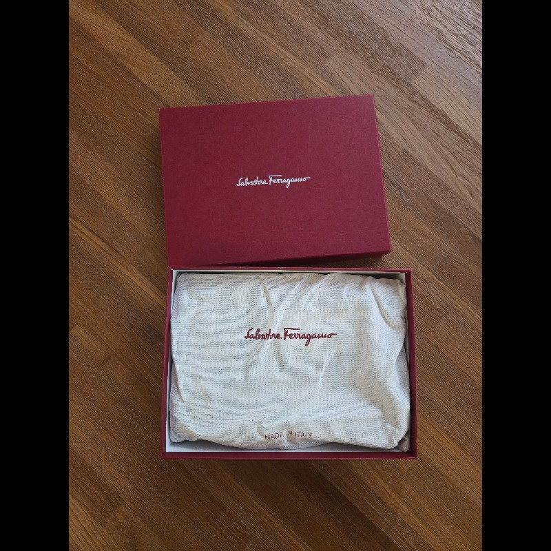 (近新閒置品)Ferragamo鍊帶肩背包-9