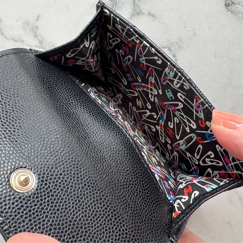 Chanel黑荔枝銀蛇鏈雙C雙層釦式短夾-10