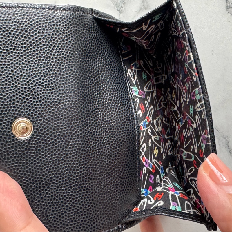 Chanel黑荔枝銀蛇鏈雙C雙層釦式短夾-11