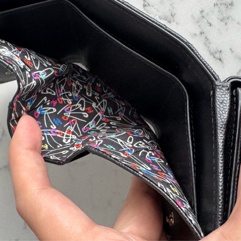 Chanel黑荔枝銀蛇鏈雙C雙層釦式短夾-18