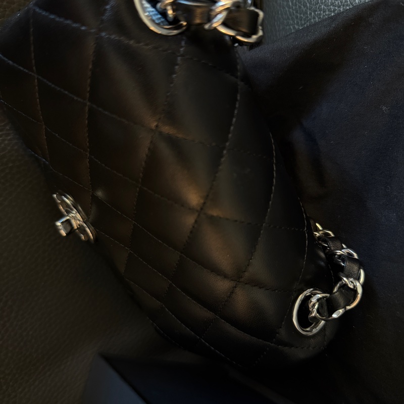 香奈兒 羊皮黑銀方胖-12