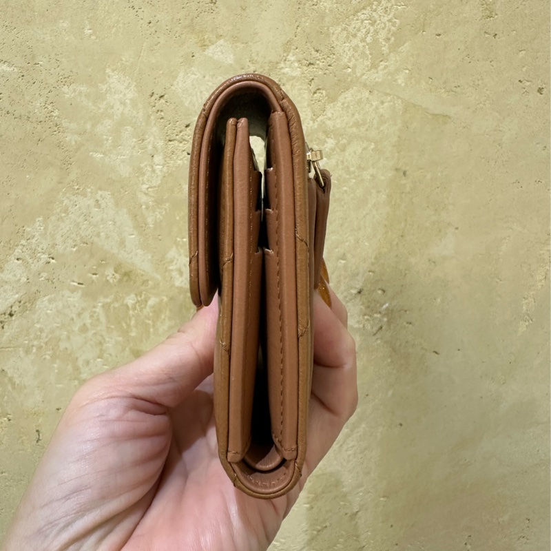 Chanel 駝色羊皮大菱格紋金釦19系列6卡後零錢袋三折口蓋短夾AP2809-3