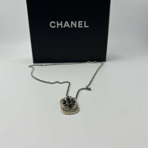 CHANEL 復古盾牌黑珠項鍊