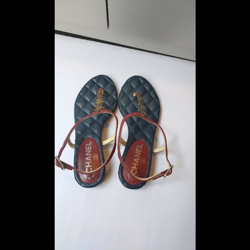 Chanel 藍底菱格紅皮邊星星平底涼鞋-3