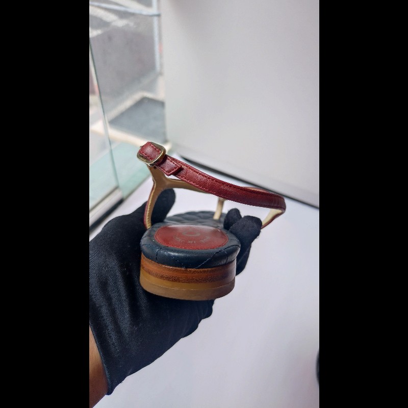 Chanel 藍底菱格紅皮邊星星平底涼鞋-17