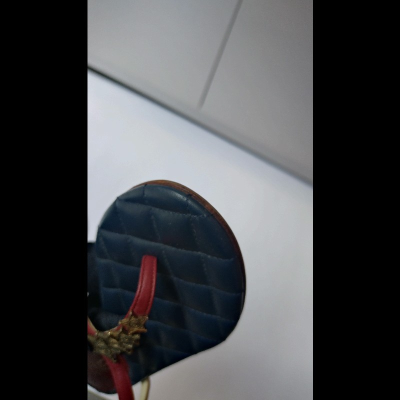 Chanel 藍底菱格紅皮邊星星平底涼鞋-22