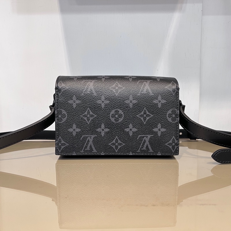 LV黑灰原花黑釦Steamer下蓋前迴紋針鏈袋斜背包-1