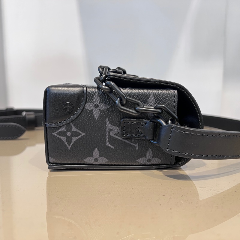 LV黑灰原花黑釦Steamer下蓋前迴紋針鏈袋斜背包-3