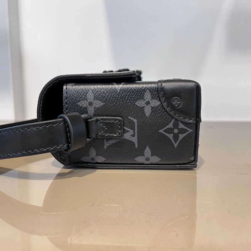 LV黑灰原花黑釦Steamer下蓋前迴紋針鏈袋斜背包-5