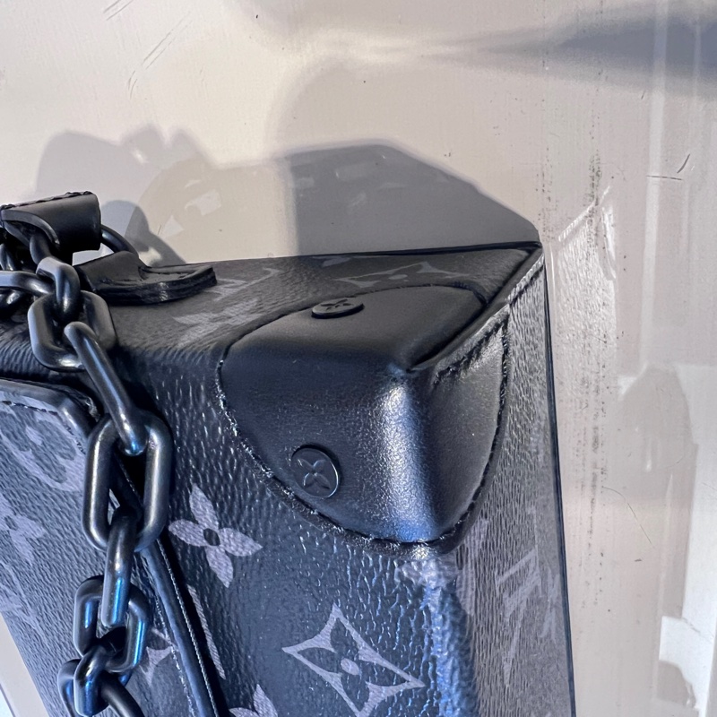 LV黑灰原花黑釦Steamer下蓋前迴紋針鏈袋斜背包-6