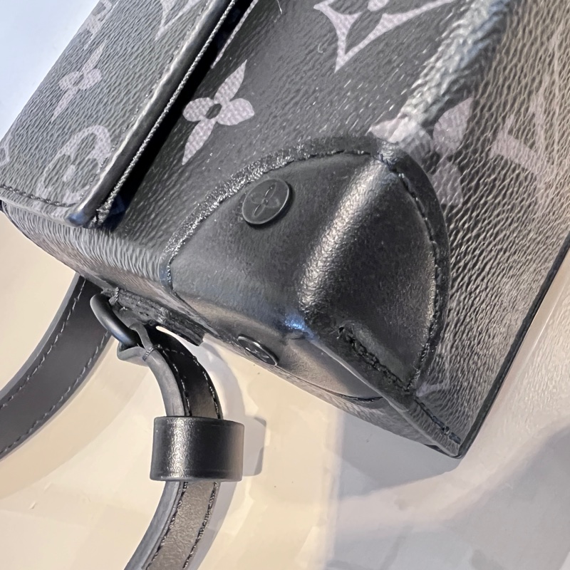 LV黑灰原花黑釦Steamer下蓋前迴紋針鏈袋斜背包-7