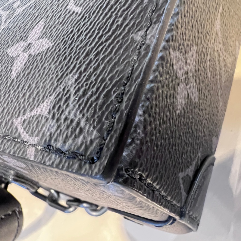 LV黑灰原花黑釦Steamer下蓋前迴紋針鏈袋斜背包-9