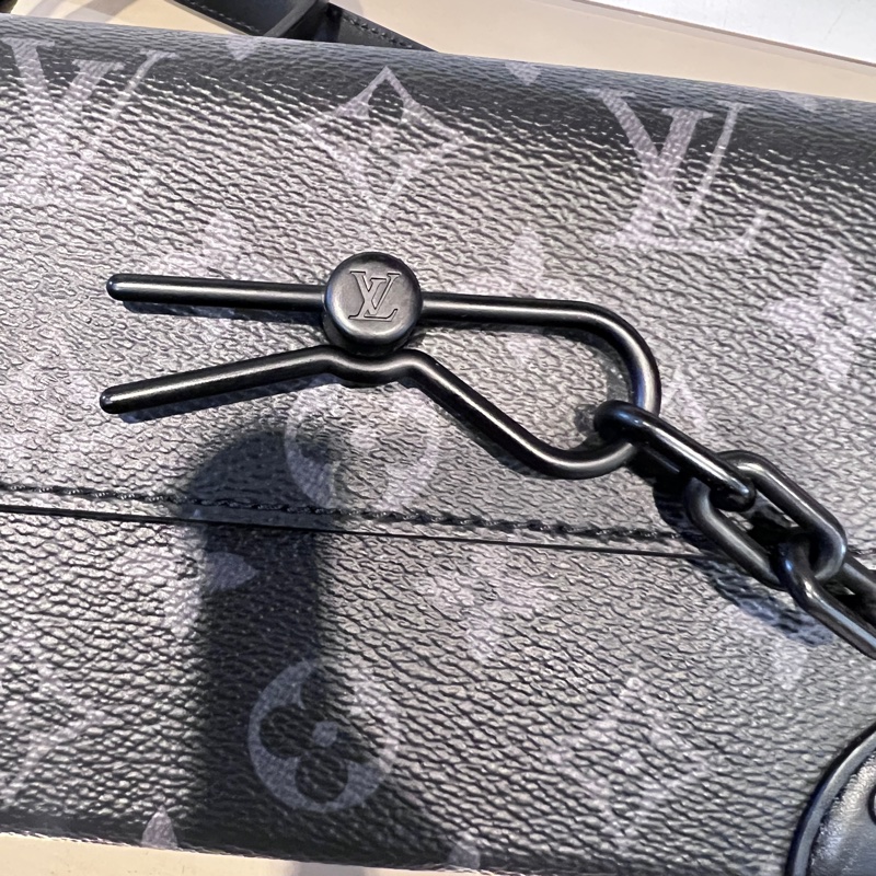 LV黑灰原花黑釦Steamer下蓋前迴紋針鏈袋斜背包-12