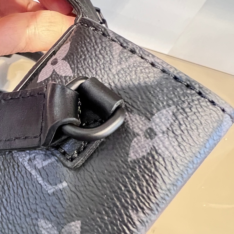 LV黑灰原花黑釦Steamer下蓋前迴紋針鏈袋斜背包-14