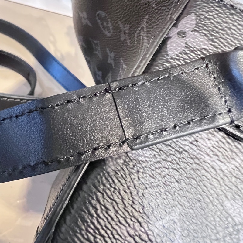 LV黑灰原花黑釦Steamer下蓋前迴紋針鏈袋斜背包-15