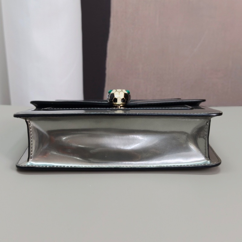 BVLGARI Serpenti Forever 蛇頭漆皮鏈條肩背斜背包22*13.5*5.5 98新配件雨衣 塵袋 鏡子 吊牌-4
