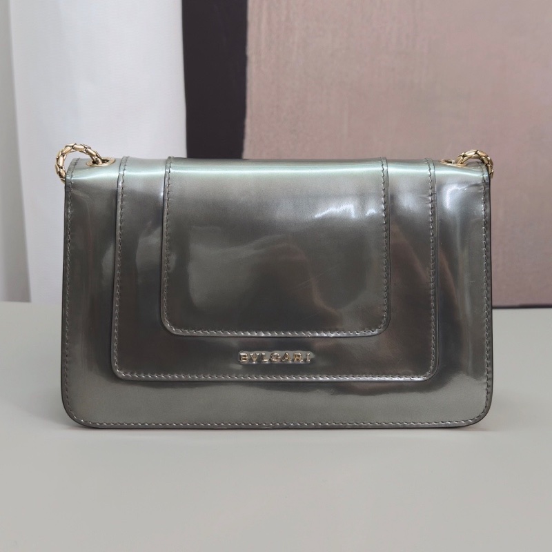 BVLGARI Serpenti Forever 蛇頭漆皮鏈條肩背斜背包22*13.5*5.5 98新配件雨衣 塵袋 鏡子 吊牌-6