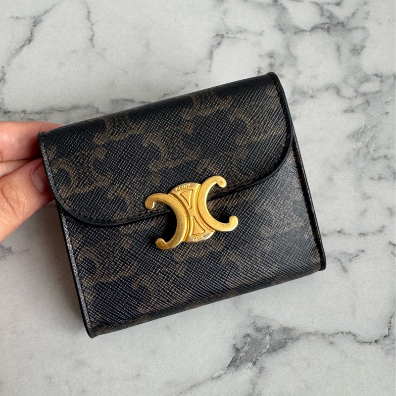 Celine 咖花紋凱旋門logo釦式短夾-0