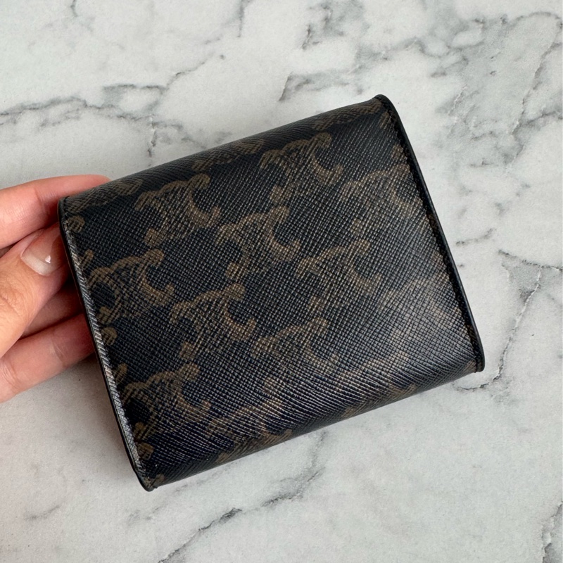 Celine 咖花紋凱旋門logo釦式短夾-4