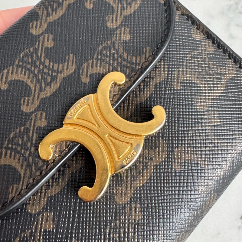 Celine 咖花紋凱旋門logo釦式短夾-12