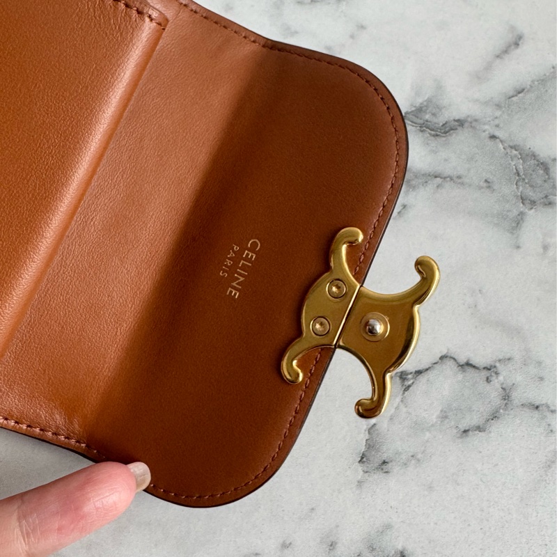 Celine 咖花紋凱旋門logo釦式短夾-14