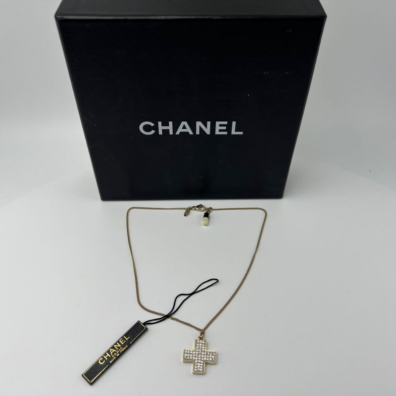 CHANEL 滿鑽十字架項鍊-0