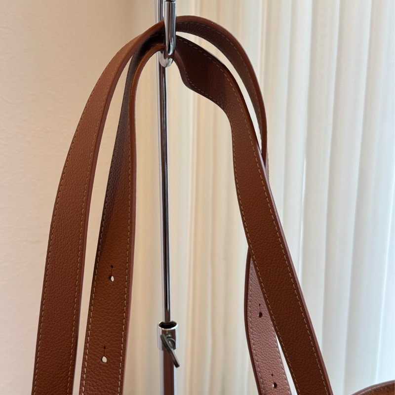 LV M25342棕皮革金鎖頭雙肩包 超時髦-15