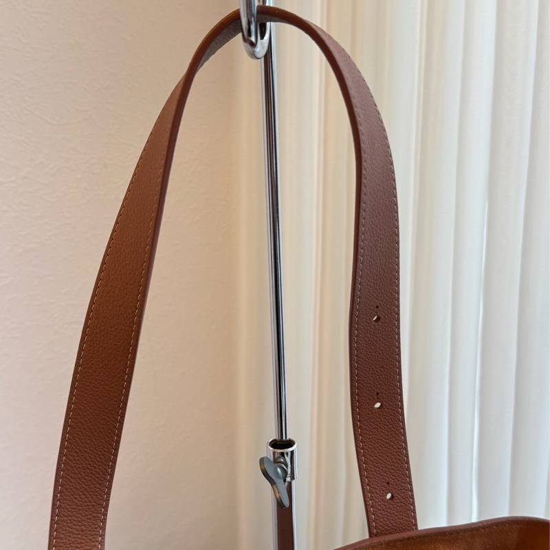 LV M25342棕皮革金鎖頭雙肩包 超時髦-16