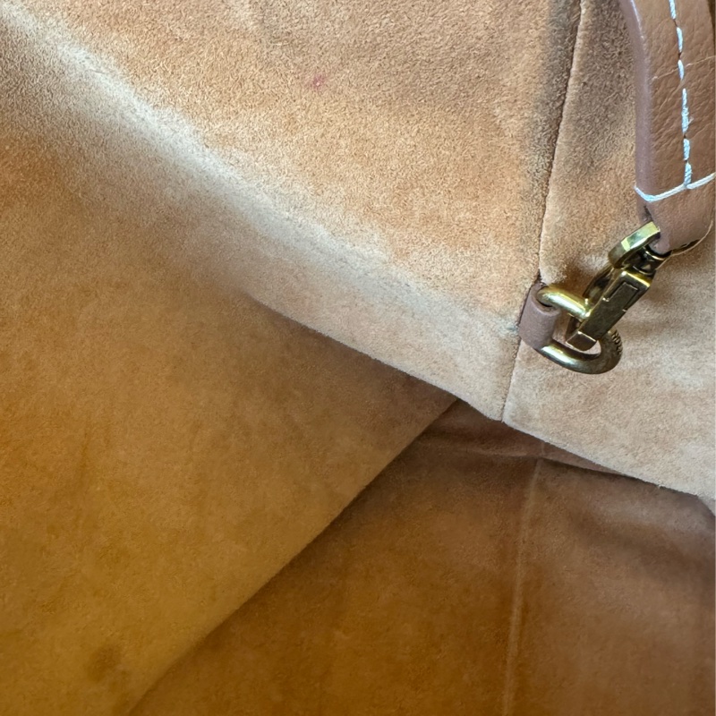 LV M25342棕皮革金鎖頭雙肩包 超時髦-24