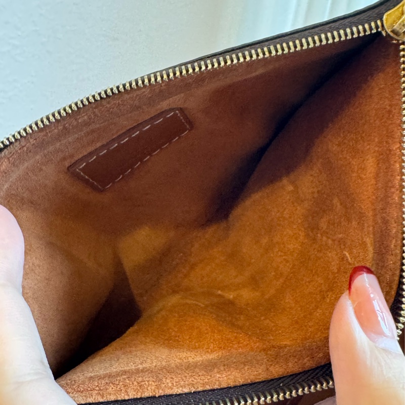 LV M25342棕皮革金鎖頭雙肩包 超時髦-36