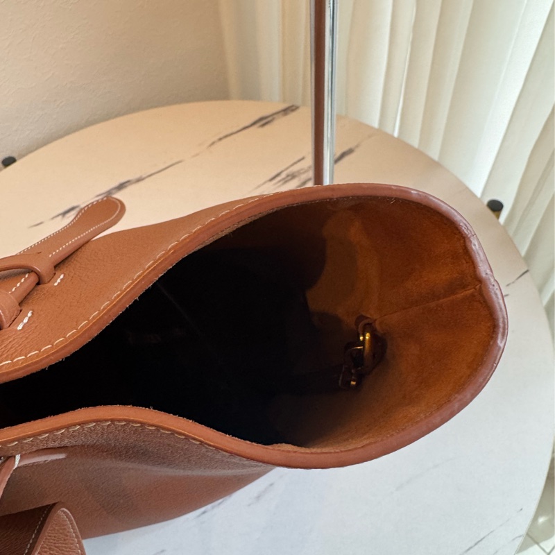 LV M25342棕皮革金鎖頭雙肩包 超時髦-43