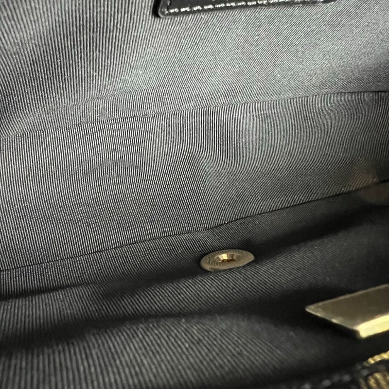 CHANEL 黑荔枝皮雙C鍊背帶側肩包 AS3777/晶片款-6