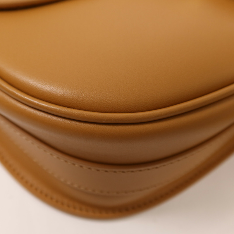 Dior 牛皮皮革Bobby Medium金扣肩背袋-11