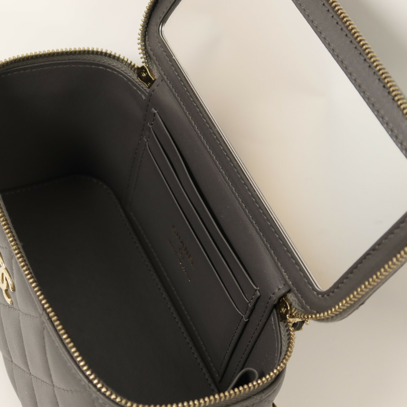 CHANEL 羊皮皮革Vanity Case金扣鏈帶手挽肩背兩用袋-4