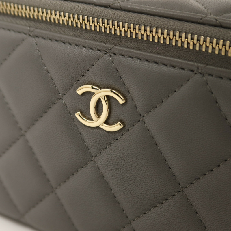 CHANEL 羊皮皮革Vanity Case金扣鏈帶手挽肩背兩用袋-9