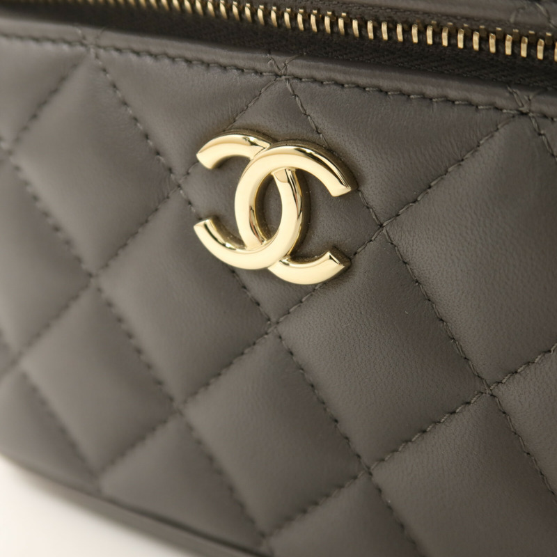 CHANEL 羊皮皮革Vanity Case金扣鏈帶手挽肩背兩用袋-10
