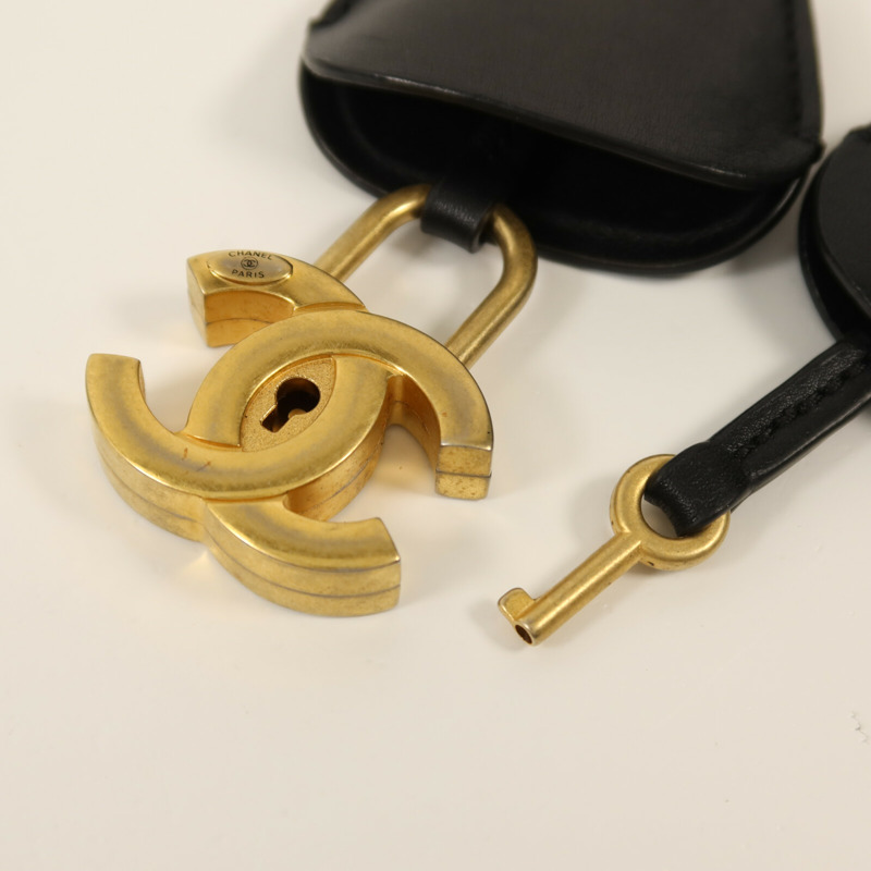 CHANEL 牛皮皮革Vanity Case金扣鏈帶肩背袋-11