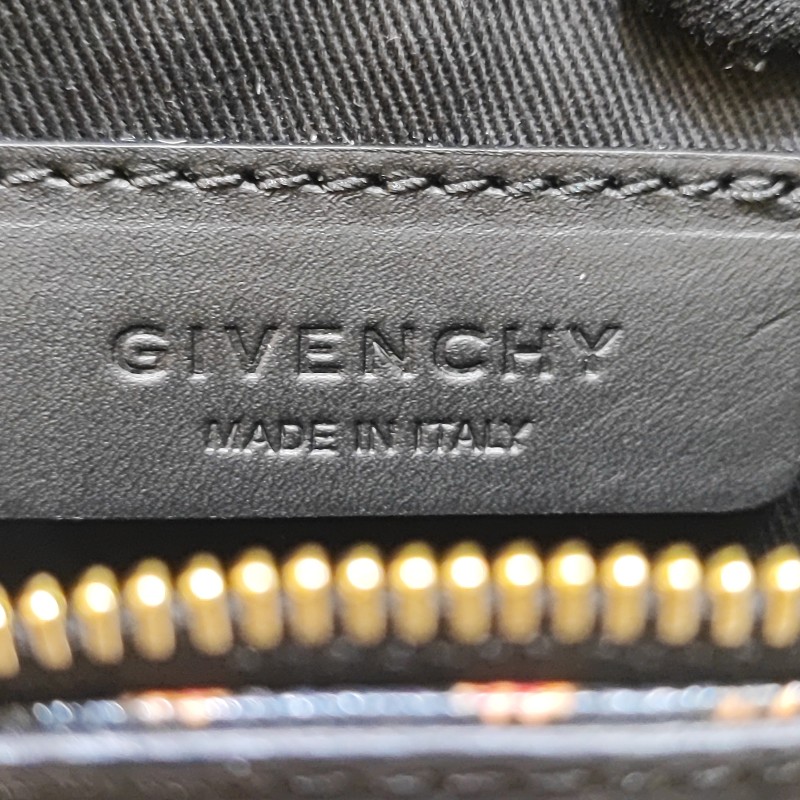 Givenchy Antigona Clutch-12