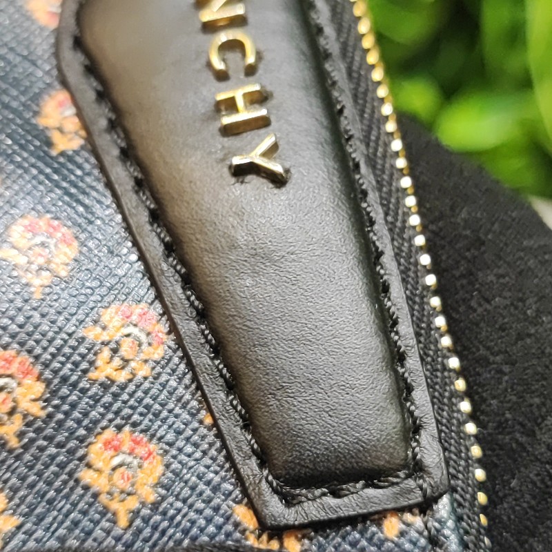 Givenchy Antigona Clutch-18