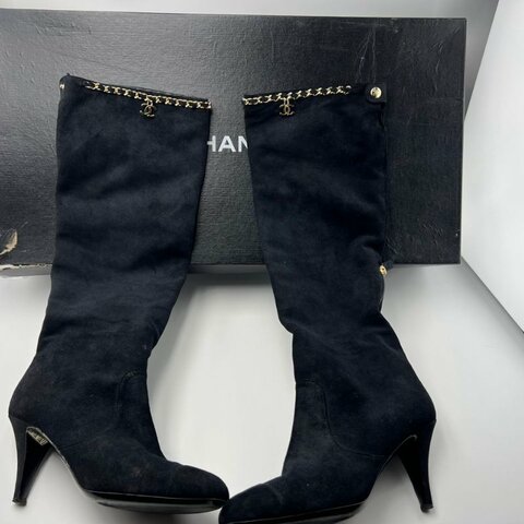 CHANEL 麂皮鍊條高筒靴