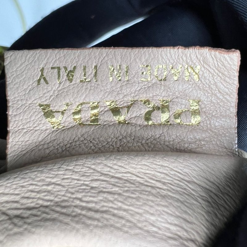 Prada 蟒蛇皮掀蓋手拿包-5