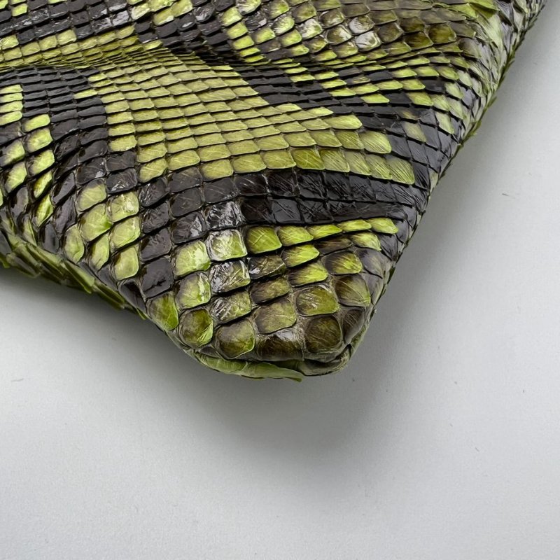 Prada 蟒蛇皮掀蓋手拿包-9