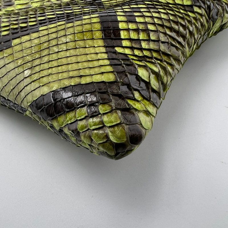 Prada 蟒蛇皮掀蓋手拿包-13